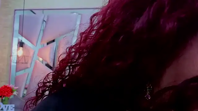 Snapshot of ThaliaCross chatting on 06-18-26, 07:41 ThaliaCross online show from 06-18-26, 07:41