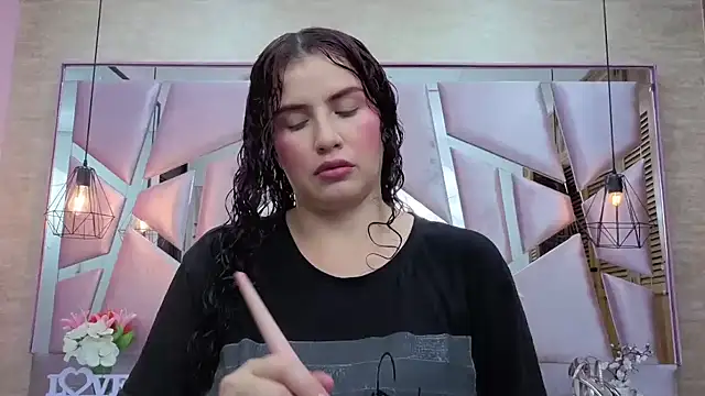 ThaliaCross online show from 04-30-26, 07:32