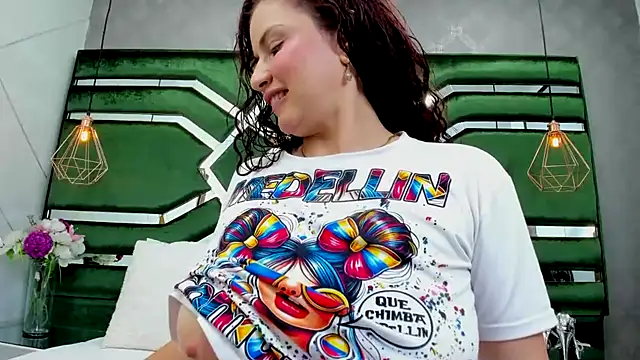 ThaliaCross online show from 09-30-25, 03:40