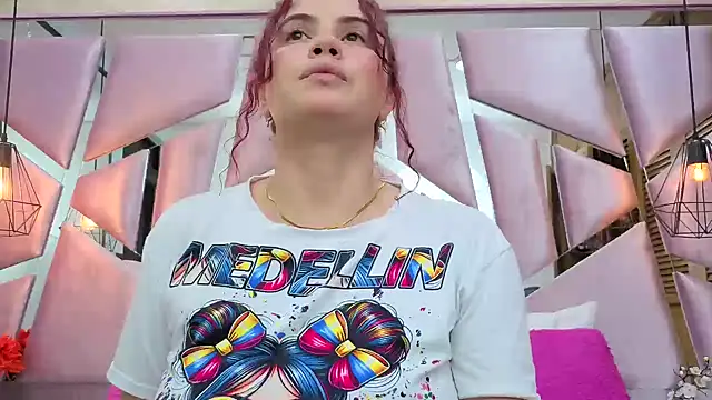 ThaliaCross online show from 02-24-26, 08:10