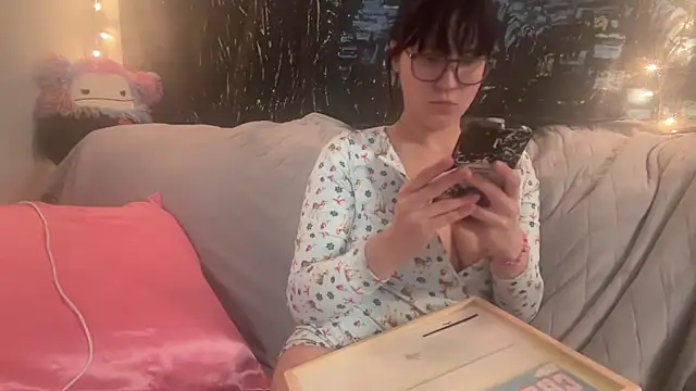 Snapshot of goddessmaryjane chatting on 10-22-25, 04:23 goddessmaryjane online show from 10-22-25, 04:23