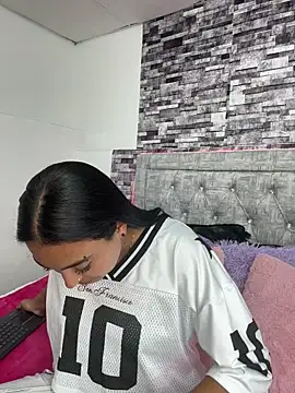 nicolexxaleja online show from 12-21-25, 06:31