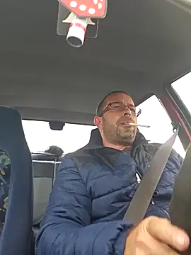 Snapshot of Thomas043 chatting on 10-28-25, 01:43 Thomas043 online show from 10-28-25, 01:43