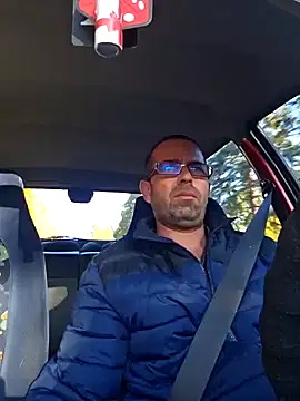 Snapshot of Thomas043 chatting on 10-27-25, 06:58 Thomas043 online show from 10-27-25, 06:58