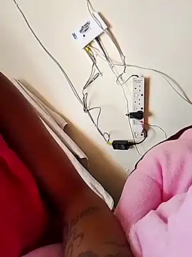 Snapshot of SeffieLucy chatting on 10-16-25, 08:33 SeffieLucy online show from 10-16-25, 08:33