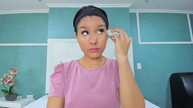 ania gomez online show from 09-15-25, 09:37