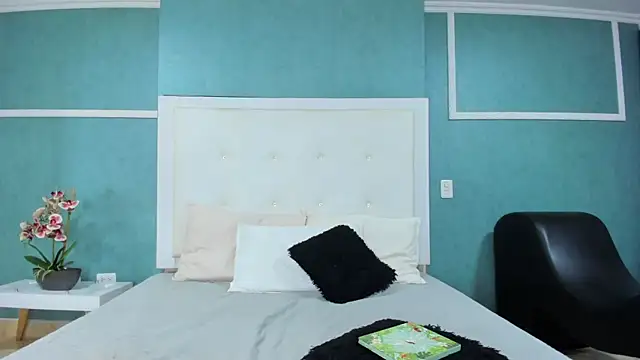 ania gomez online show from 09-24-25, 09:54