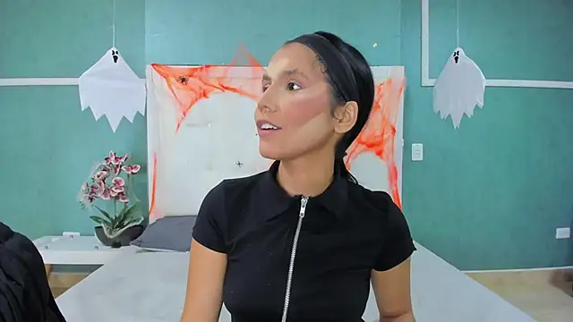 ania gomez online show from 10-18-25, 10:12