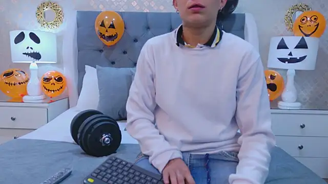 ZoeKrug online show from 10-16-25, 11:51