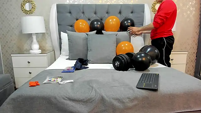 ZoeKrug online show from 10-14-25, 07:25