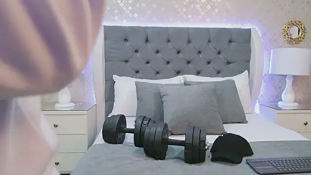 ZoeKrug online show from 01-06-26, 01:15