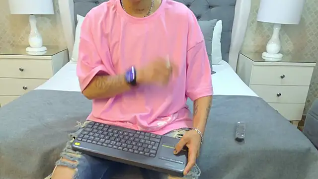 ZoeKrug online show from 10-13-25, 11:56