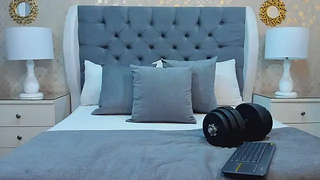 ZoeKrug online show from 10-18-25, 11:56