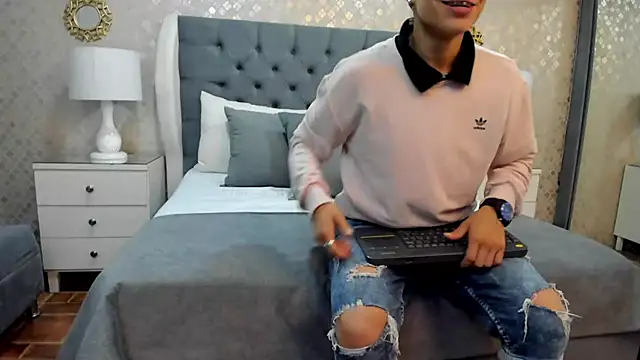 ZoeKrug online show from 09-20-25, 11:59