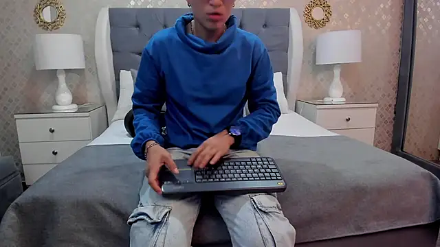 ZoeKrug online show from 09-13-25, 11:54