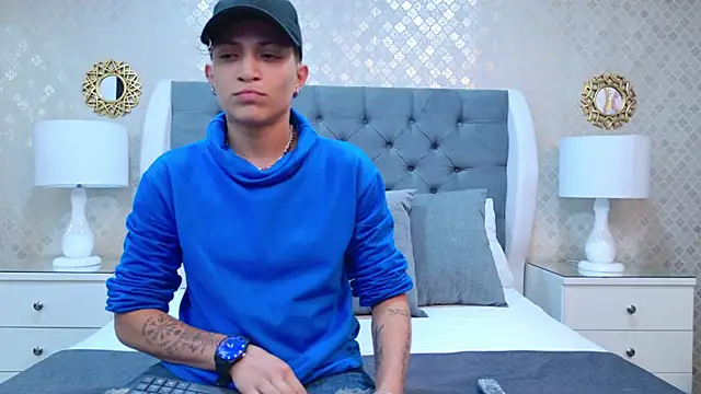 ZoeKrug online show from 10-24-25, 11:42