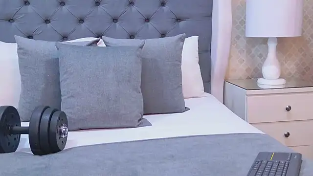 ZoeKrug online show from 11-07-25, 11:48