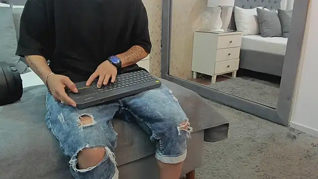 ZoeKrug online show from 09-14-25, 12:05