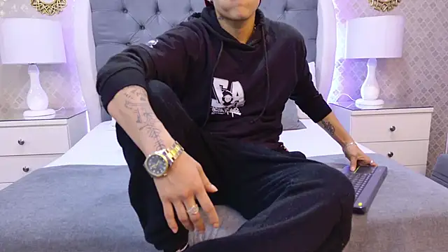 ZoeKrug online show from 11-17-25, 11:58