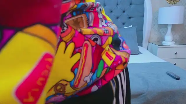 ZoeKrug online show from 11-04-25, 12:31