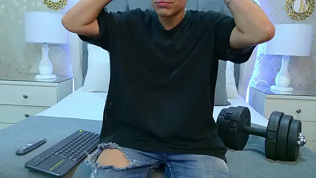 ZoeKrug online show from 11-14-25, 12:20