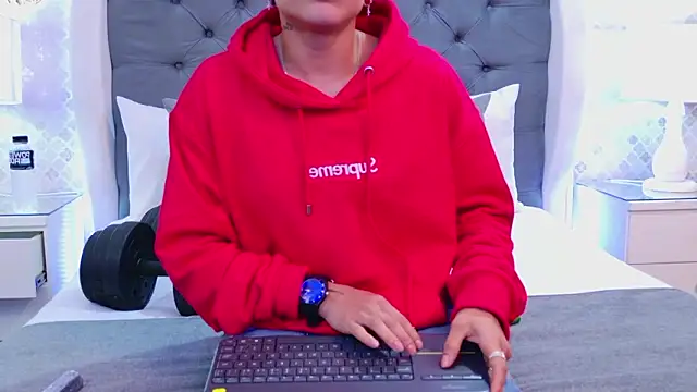 ZoeKrug online show from 01-16-26, 01:04