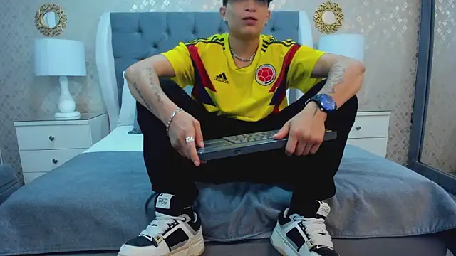 ZoeKrug online show from 10-02-25, 11:46