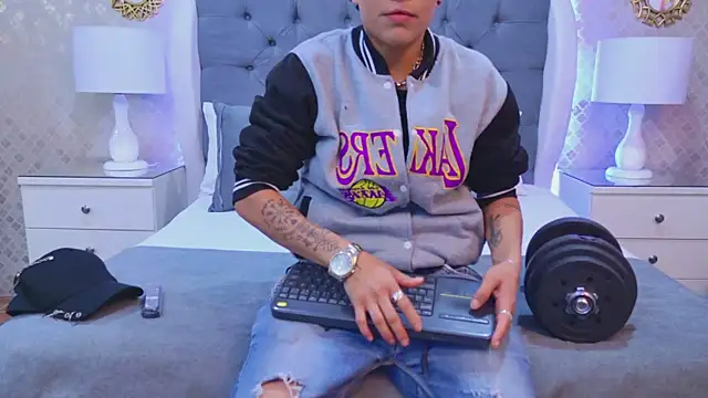 ZoeKrug online show from 12-05-25, 11:42