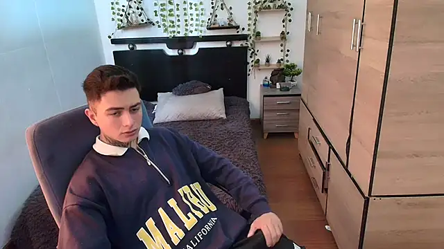 santii ss online show from 05-10-26, 02:19