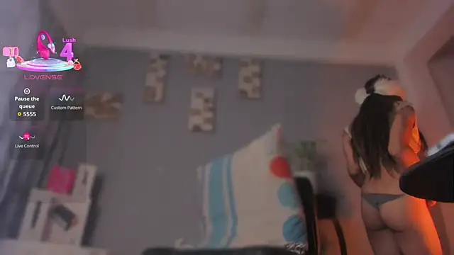 Chloe cooperr online show from 10-30-25, 07:00