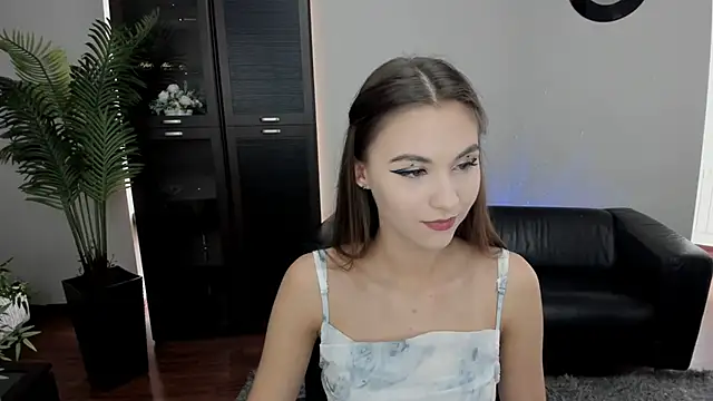 Snapshot of EllaCurtis chatting on 10-07-25, 11:44 EllaCurtis online show from 10-07-25, 11:44
