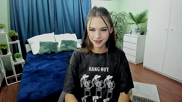 Snapshot of EllaCurtis chatting on 09-27-25, 11:05 EllaCurtis online show from 09-27-25, 11:05