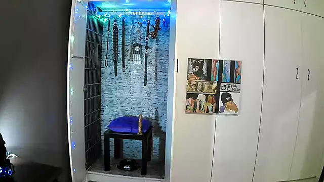 Snapshot of BaDSubMiss chatting on 10-17-25, 04:27 BaDSubMiss online show from 10-17-25, 04:27