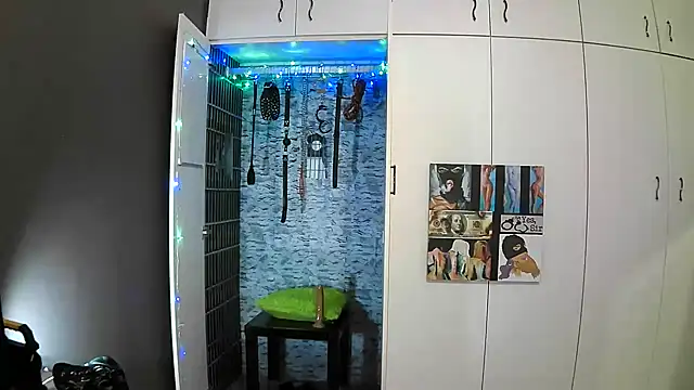 Snapshot of BaDSubMiss chatting on 10-09-25, 04:02 BaDSubMiss online show from 10-09-25, 04:02