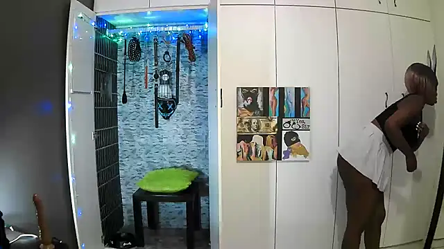 Snapshot of BaDSubMiss chatting on 09-29-25, 04:30 BaDSubMiss online show from 09-29-25, 04:30
