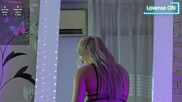 LucyLextonX online show from 10-10-25, 04:46