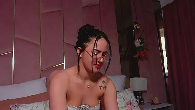 LucyLextonX online show from 04-16-26, 04:35