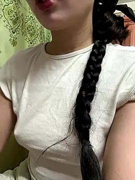 LinYi Office online show from 12-15-25, 01:11