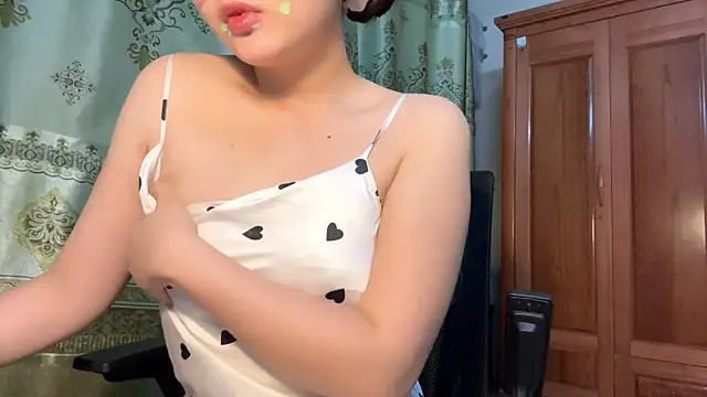 LinYi Office online show from 07-04-26, 05:25