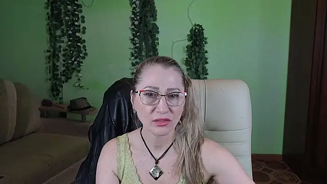 Habibi Honeyy online show from 11-28-25, 10:59