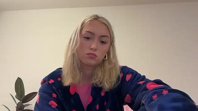 Snapshot of Kitty_Swetty chatting on 10-04-25, 07:04 Kitty Swetty online show from 10-04-25, 07:04