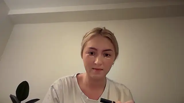 Kitty Swetty online show from 12-17-25, 11:54