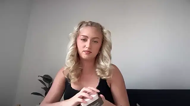 Kitty Swetty online show from 05-13-26, 03:08