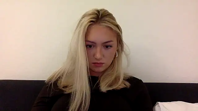 Snapshot of Kitty_Swetty chatting on 09-21-25, 08:36 Kitty Swetty online show from 09-21-25, 08:36