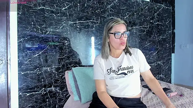 Agatha Pleasure online show from 04-29-26, 12:20