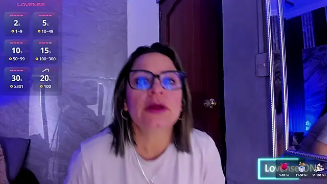 Snapshot of Agatha_Pleasure chatting on 10-08-25, 11:34 Agatha Pleasure online show from 10-08-25, 11:34