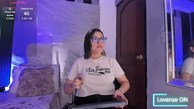 Snapshot of Agatha_Pleasure chatting on 09-25-25, 11:49 Agatha Pleasure online show from 09-25-25, 11:49