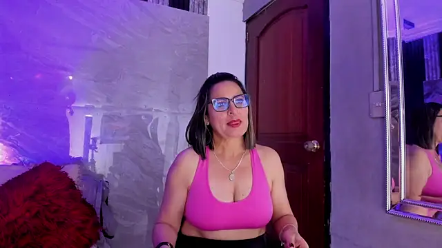 Snapshot of Agatha_Pleasure chatting on 10-21-25, 11:53 Agatha Pleasure online show from 10-21-25, 11:53