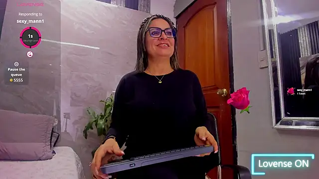 Snapshot of Agatha_Pleasure chatting on 09-09-25, 11:52 Agatha Pleasure online show from 09-09-25, 11:52