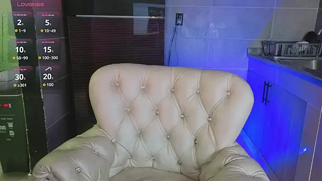 KARINAJTORRES online show from 12-16-25, 08:46